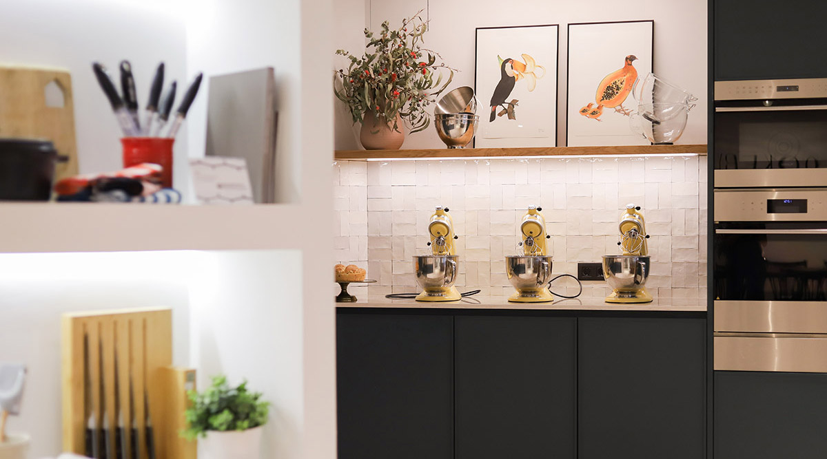 Detalle de utensilios y maquinaria de cocina